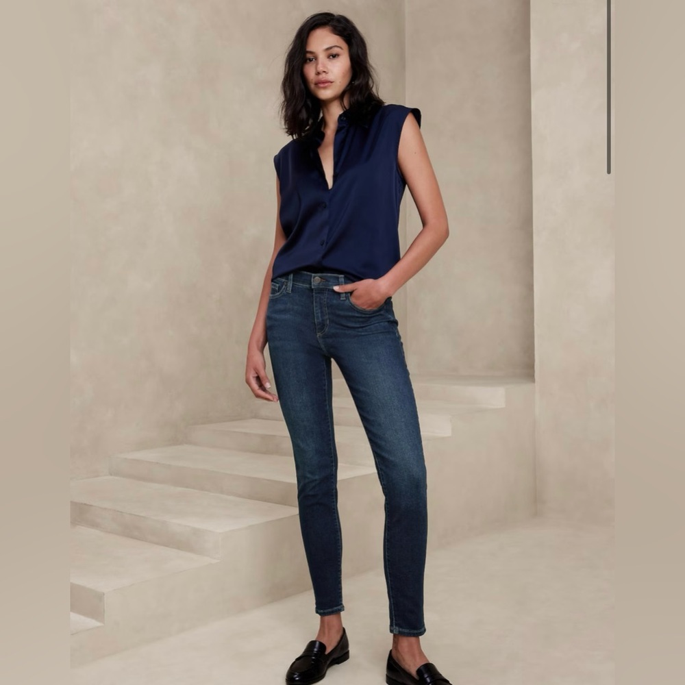 Banana Republic Jeans size 12 blue mid-rise skinny jeans excellent condition 💙